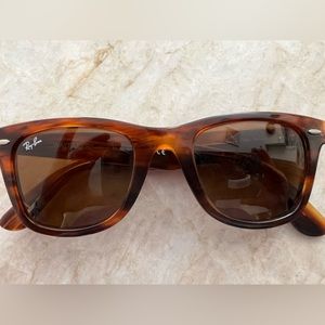Ray-Ban Wayfarer Sunglasses - Tortoise